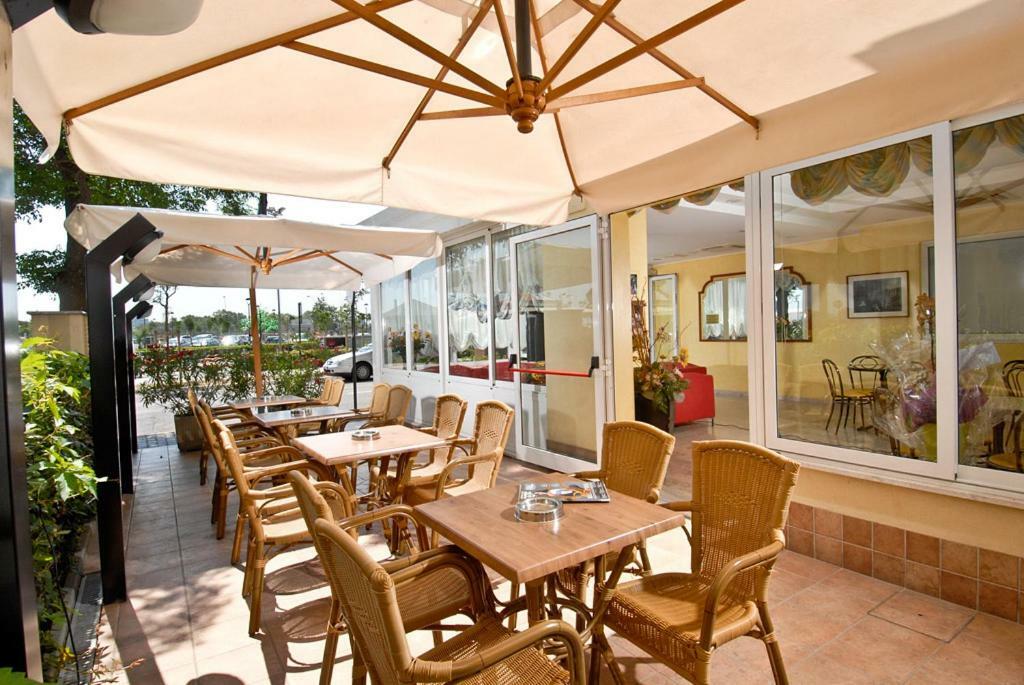 Hotel Alba Serena Misano Adriatico Exterior photo