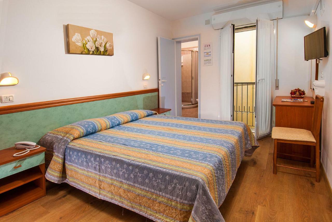 Hotel Alba Serena Misano Adriatico Exterior photo