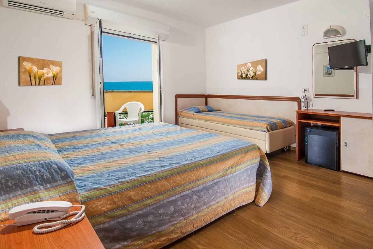 Hotel Alba Serena Misano Adriatico Exterior photo